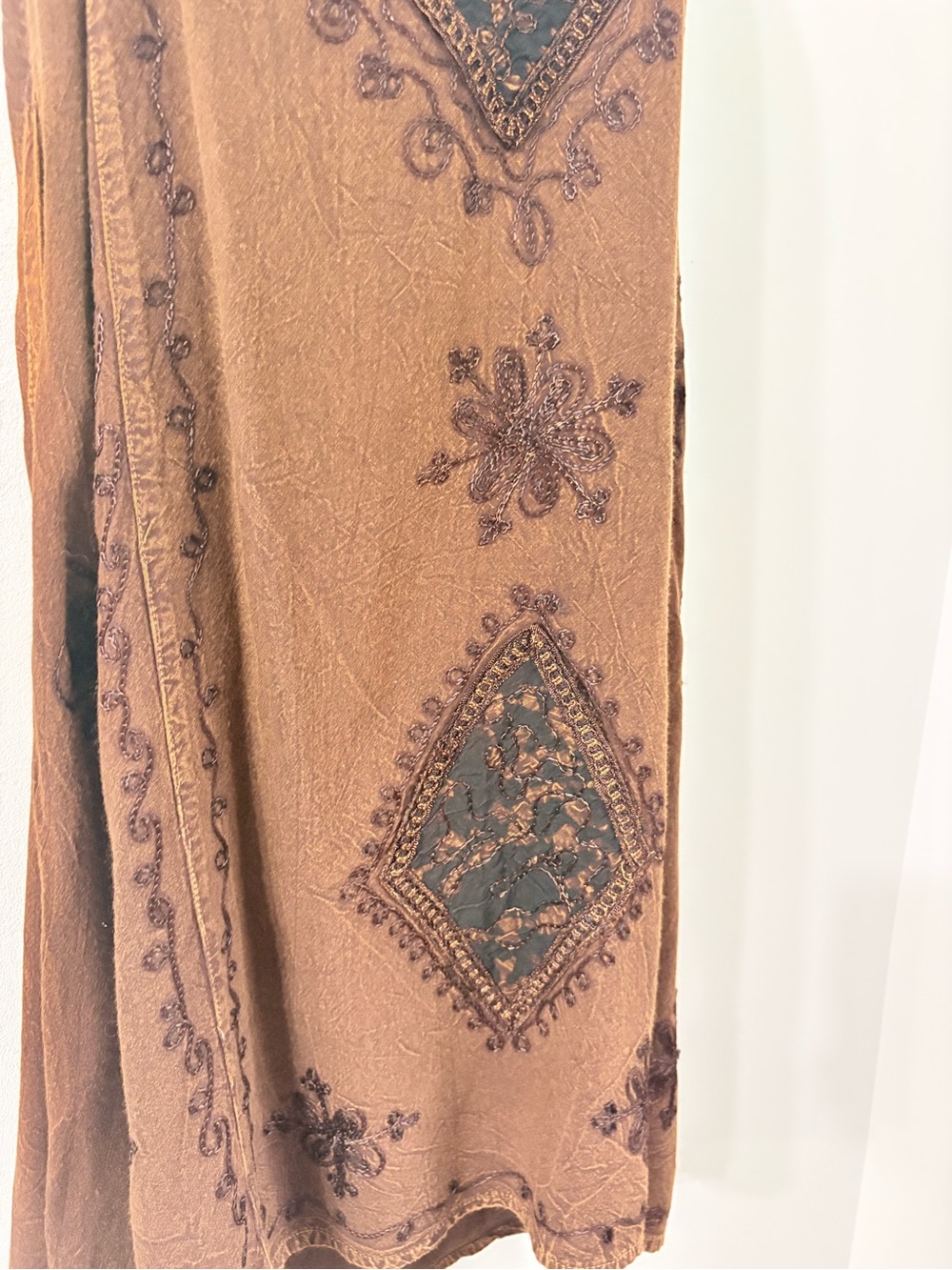 Vintage Brown Embroidered Rayon Shift Dress Boho Travel Festival Chic Artisan M - Picture 4 of 5